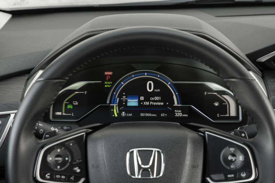 Панель приборов Honda Clarity Plug-In Hybrid 2017 года  (NA) (фото 57 из 84)
